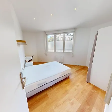 Apartment 4 Bedrooms Auguste Comte *