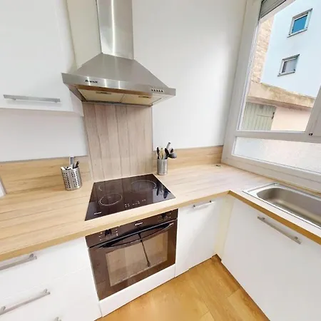 4 Bedrooms Auguste Comte Апартаменты *