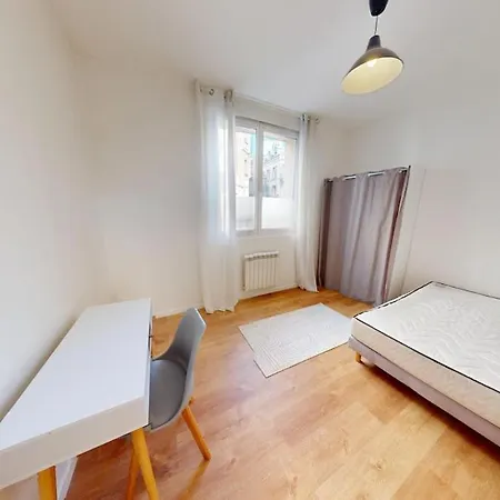 4 Bedrooms Auguste Comte *